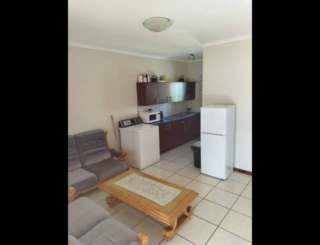 2 BEDROOM PROPERTY TO RENT IN BULT WEST